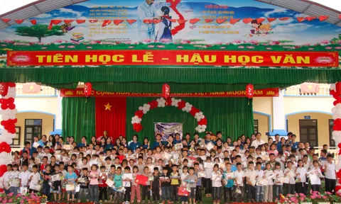 Phía sau hành trình “nhặt sao, thắp trời” của CLB sách trường THPT chuyên Nguyễn Huệ là gì?
