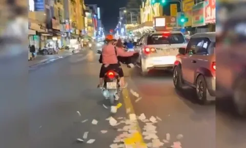 Người phụ nữ rải “tiền vàng mã” giữa đường TP.HCM: Lời khai bất ngờ tại cơ quan công an