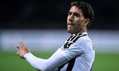 Dusan Vlahovic chia tay Juventus sau bốn năm đầy thăng trầm