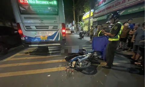 Đi thăm người thân về, người đàn ông 42 tuổi tử vong dưới bánh xe buýt: Hiện trường đau lòng lúc 19h tối