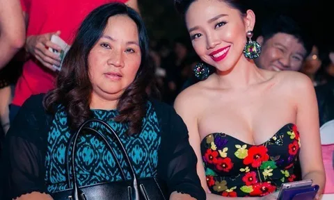 Chỉ một dòng tin nhắn từ mẹ, Tóc Tiên nghẹn ngào "Trái Đất mãi không thể hình vuông được"