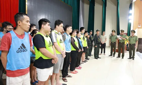 Triệt phá đường dây đánh bạc xuyên quốc gia giao dịch hơn 4.000 tỷ đồng: Lộ chân tướng 2 "trợ thủ" người Việt Nam phía sau "ông trùm"