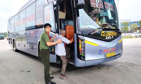 Cụ ông 74 tuổi đi xe máy lạc từ Quảng Trị ra Hà Tĩnh, vì lý do người già nào cũng hay gặp