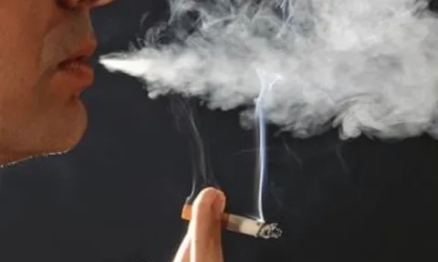 Một dấu hiệu trong khoang miệng mà người hút thuốc tuyệt đối không nên xem nhẹ