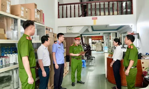 Vụ án đầu tiên cả nước: Khởi tố hình sự hành vi xâm phạm bản quyền phần mềm Windows, Office, khám xét 5 địa điểm tại Hà Nội và Phú Thọ