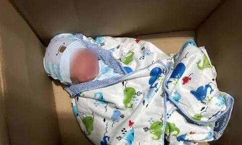 Nhói lòng hình ảnh em bé sơ sinh bị bỏ rơi trong thùng giấy lúc 00h20, kèm lời nhắn tiết lộ "bí mật"