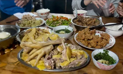 Chỉ mang vài con tôm từ đám cưới về cho con, tôi không ngờ mình trở thành đề tài bàn tán cả làng