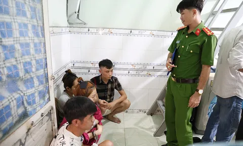 Đột kích phòng trọ số 7 ở Long Xuyên, phát hiện "chuyện động trời" của nhóm nam nữ trẻ tuổi
