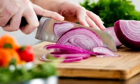 Hướng dẫn thái hành không cay mắt cực đơn giản