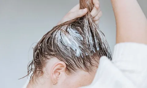 Quy trình gội đầu chuẩn salon giúp tóc sạch sâu và bồng bềnh tự nhiên