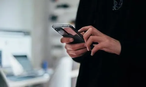 Chiêu trò "quét mã QR đổi tiền mặt" của hotgirl SN 2004