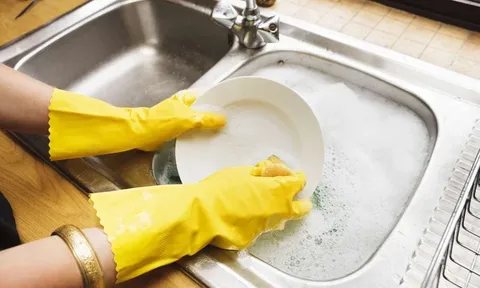 Rửa bát theo cách này, nhiều người không ngờ đang tạo điều kiện cho vi khuẩn sinh sôi khắp căn bếp