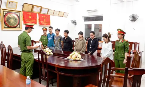 Bí mật phía sau những tài khoản ngân hàng giúp đường dây lừa đảo xuyên quốc gia rút tiền của nạn nhân