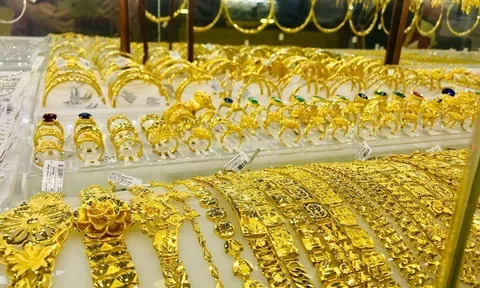 Thị trường vàng chiều ngày 18/6: SJC, DOJI, PNJ neo giá, một thương hiệu bất ngờ điều chỉnh tăng