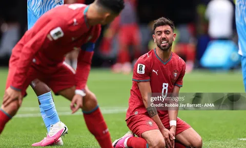 Khoảnh khắc căng thẳng giữa Bruno Fernandes và Ronaldo khiến người hâm mộ xôn xao