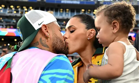 Neymar đón tin vui giữa lúc sự nghiệp tại World Cup nóng lên