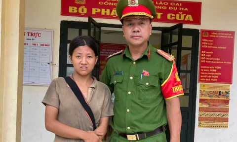 Đi bộ hơn 14km lúc 1h đêm để sửa điện thoại, người phụ nữ được công an giúp đỡ kịp thời
