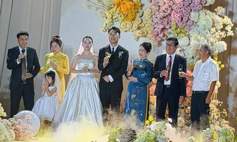 Giây phút lắng đọng nhất đám cưới Xuân Trường: Bầu Đức đã nói gì khiến cả hội trường chú ý?