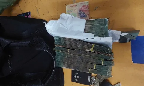 Sự thật về nhiều cọc tiền 500.000 đồng được phát hiện tại nhà ga Nội Bài