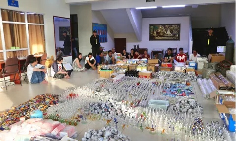 Bắt "bà trùm" cầm đầu đường dây sản xuất “đồ nghề” ma túy quy mô lớn: Hiện trường nơi thu giữ hơn 100.000 tang vật ra sao?