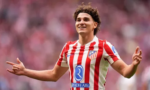 Atlético Madrid sẵn sàng kiện Barcelona lên FIFA, quyết không bán Julián Álvarez