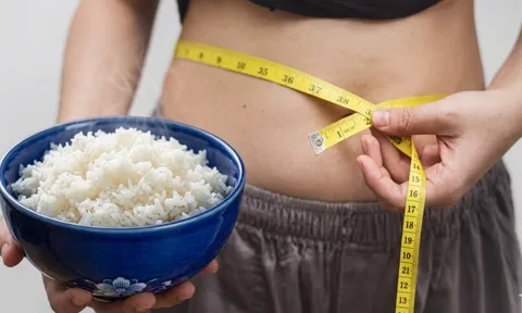 Vì sao càng kiêng cơm, nhiều người lại càng mệt và tăng nguy cơ bệnh?