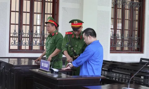 Tin lời cựu cán bộ tòa án “chạy” ly hôn, người phụ nữ mất hơn 19 tỷ đồng sau 90 lần chuyển khoản