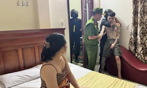 Chiếc ba lô của người đàn ông 35 tuổi khiến công an lần ra vụ việc "động trời" trong nhà nghỉ