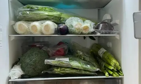 Tủ lạnh không phải “cứ bỏ vào là an toàn”: 10 thực phẩm nhiều người đang bảo quản sai cách