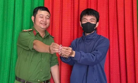 Chiếc nhẫn kim cương biến mất sau buổi mua sắm, camera hé lộ diễn biến bất ngờ