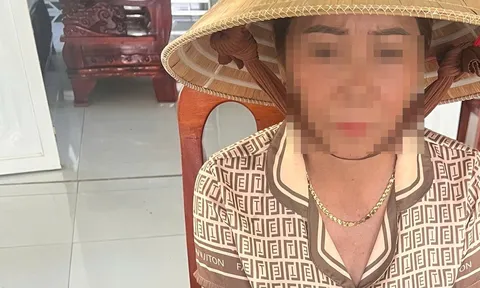 Bắt quả tang Huỳnh Thị Nhẫn đang làm chuyện mờ ám tại nhà, công an thu giữ nhiều tang vật