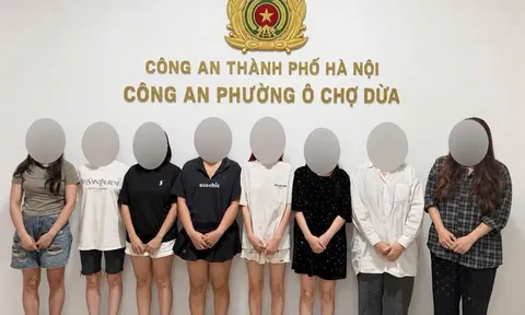 Hé lộ bí mật của 8 "chân dài" bên trong căn nhà số 2 Hoàng Cầu