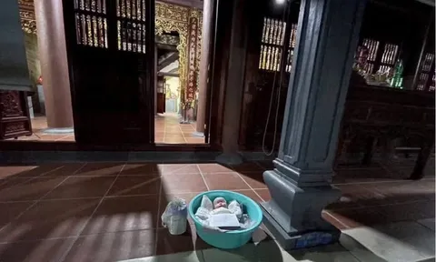Bé trai 2 tháng tuổi bị bỏ trước cổng chùa kèm mảnh giấy đặc biệt