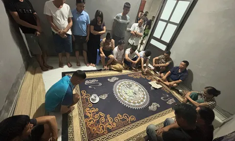 Công an đột kích “boongke” ở nhà Diệp Thị Sáu SN 1983, tạm giữ 21 đối tượng