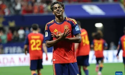 Tây Ban Nha thẳng tiến tứ kết, Unai Simon đi vào lịch sử World Cup