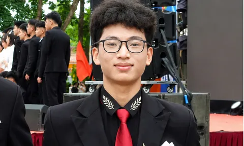 Thủ khoa A00 duy nhất đạt 30 điểm tiết lộ cách học ít nhưng hiệu quả: "Mỗi ngày chỉ làm một đề"