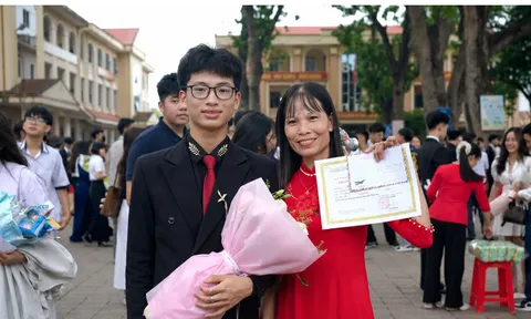 Thủ khoa A00 duy nhất đạt 30 điểm tiết lộ cách học ít nhưng hiệu quả: "Mỗi ngày chỉ làm một đề"