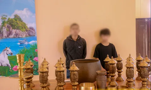 Bắt nhóm thiếu niên trộm chuông chùa
