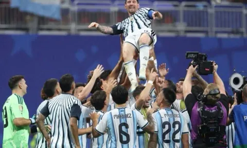 Messi tỏa sáng, Argentina lội ngược dòng không tưởng để vào tứ kết World Cup 2026