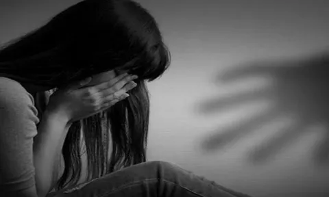 Người phụ nữ tố bạn trai mới cùng đồng phạm giăng bẫy xâm hại, quay video để uy hiếp