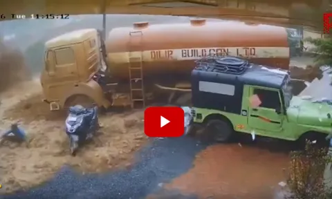 Khoảnh khắc kinh hoàng, dòng bùn đất khổng lồ cuốn phăng công trường, vùi lấp nhiều người
