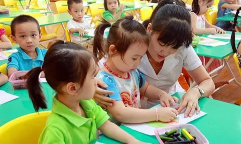 Thống nhất mỗi trẻ em được hỗ trợ 2.160.000 đồng/trẻ khi đang học mầm non là con của đối tượng nào theo Nghị quyết 30?