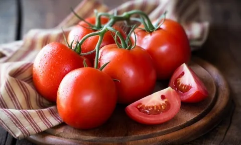 Kiên trì ăn cà chua mỗi ngày, người đàn ông nhận kết quả không ngờ