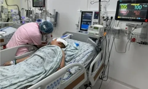 Bé trai 11 tuổi bị bạn dùng kéo đâm xuyên hộp sọ sau mâu thuẫn ở trường, may mắn được cứu sống