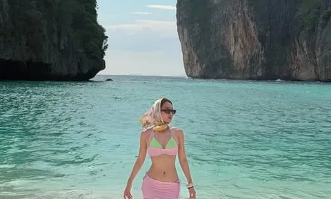 Á hậu Bùi Khánh Linh khoe bóng lưng "cực phẩm" trong bộ bikini màu hồng, cư dân mạng xuýt xoa
