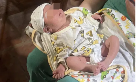 Bé gái sơ sinh bị bỏ trong chiếc làn nhựa lúc đêm khuya cùng lời nhắn gửi gây xúc động