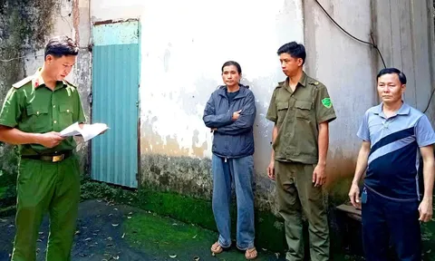 Nguyễn Thị Thanh Thúy cùng 3 gã đàn ông dựng kịch bản "mờ ám" tại quán cà phê, ép khách đưa tiền