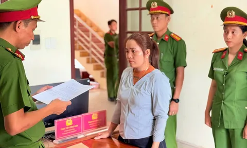 Thi hành lệnh bắt tạm giam "bà chủ đại lý" thu mua mủ cao su Hoàng Thị Lý