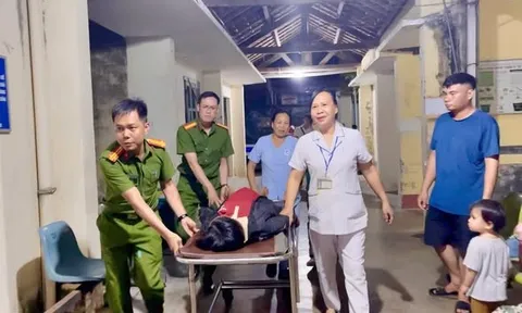 Đau đẻ khi đang chặt mía thuê, sản phụ được công an vượt rừng đưa đến bệnh viện