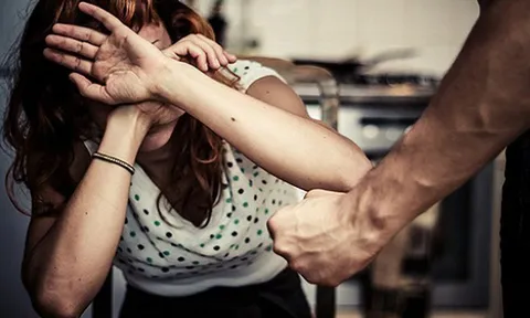 Người phụ nữ bị khâu kín môi suốt hơn 1 ngày, màn trốn chạy với mảnh giấy "Xin hãy cứu tôi" gây ám ảnh